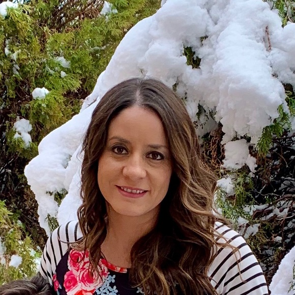 Meet your Posher, Cynthia - Picture 1 of 1